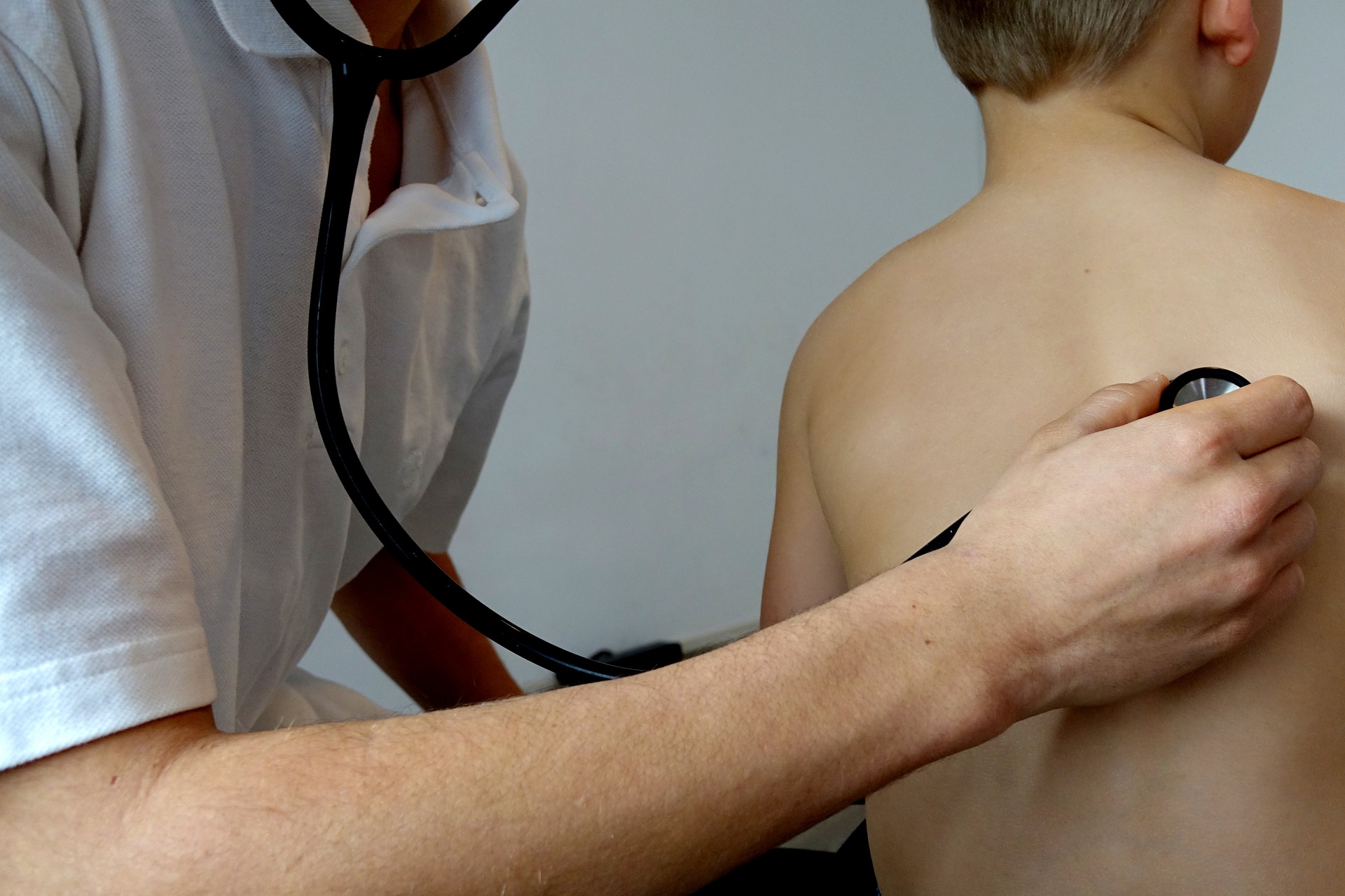 Child being checked by a doctor using a stethoscope. Image courtesy of Semevent via Pixabay