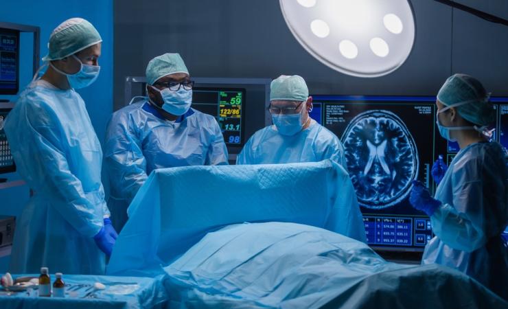 Doctors performing brain surgery. SEISMIC aims to integrate imaging into neurosurgery.