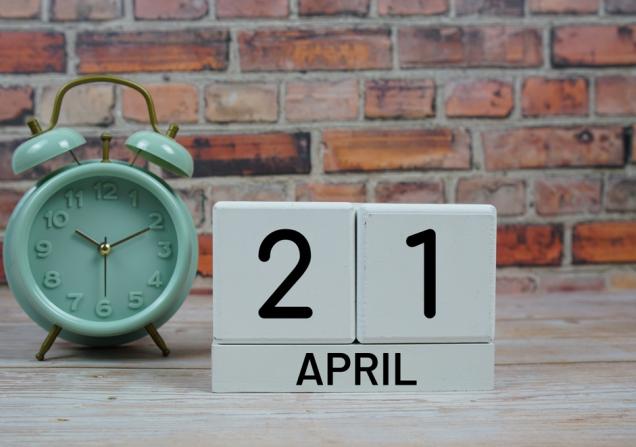 21 April deadline written on blocks, next to an alarm clock. Image by mayu85, Shutterstock