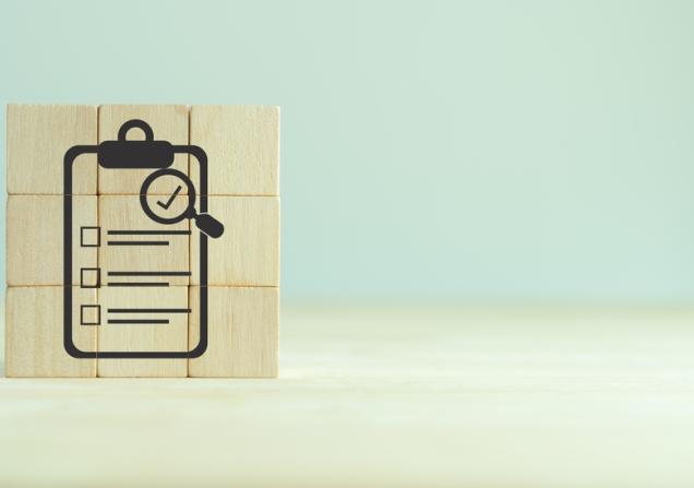 6 wooden blocks that together form the shape of a checklist. Image by 3rdtimeluckystudio via Shutterstock