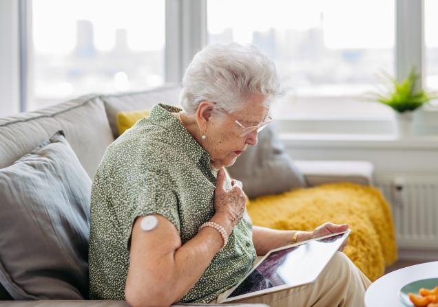 A diabetic woman clutching her heart; cardiac problems are common in diabetes. Image credit: Halfpoint via Shutterstock