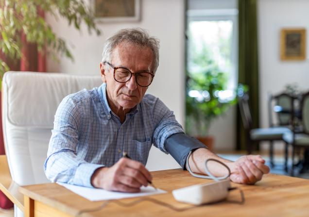 Decentralising clinical trials means that people can take part in clinical research from the comfort of their own homes. Image credit: pikselstock via Adobe Stock.
