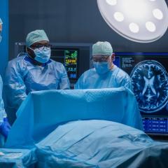 Doctors performing brain surgery. SEISMIC aims to integrate imaging into neurosurgery.